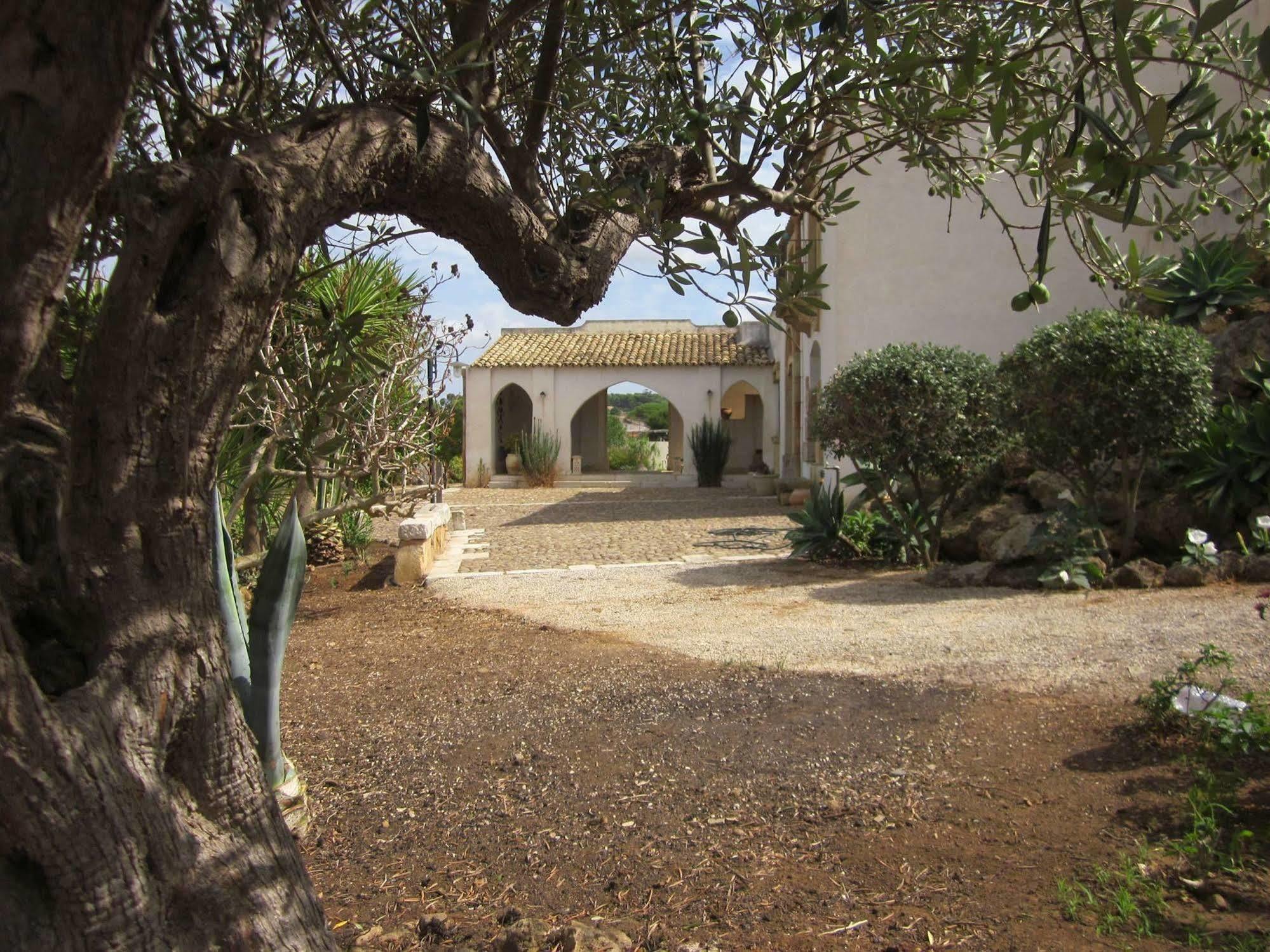 לינה וארוחת בוקר מרסאלה Casale Alma מראה חיצוני תמונה